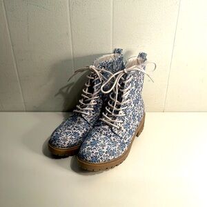 Universal Thread Blue White Floral Boots size 6 fairycore cottagecore combat